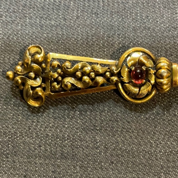 Vintage gold skeleton, key brooch with gem - Picture 6 of 8